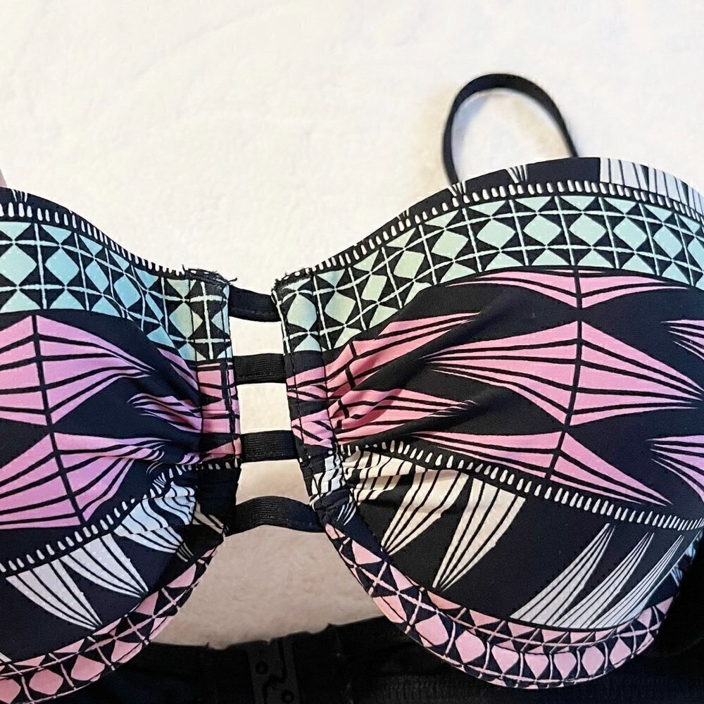 Geometric Print Bikini Top - Picture 2 of 6